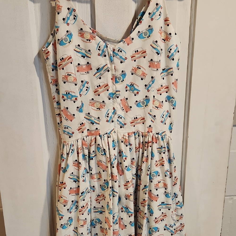 Chic Sleeveless Midi Dress with Car Print